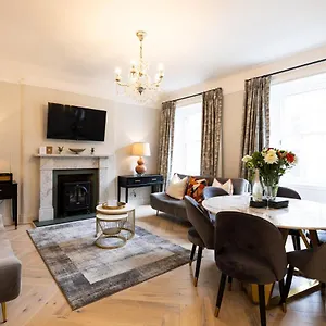 Righ - Luxurious Centre Three Bedroom Apartment Edinburgh